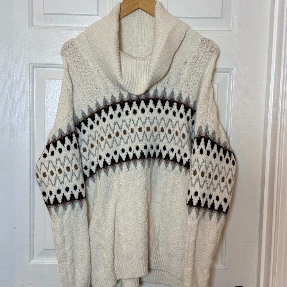 Tahari Cable Knit Scoop Neck